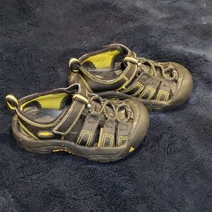 Kids Keen Outdoor Sandals Black/Yellow Sz 9?